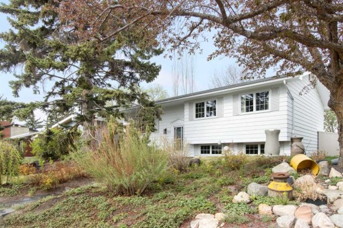 10811 Maplecrest Road Se, Calgary, AB - Outdoor