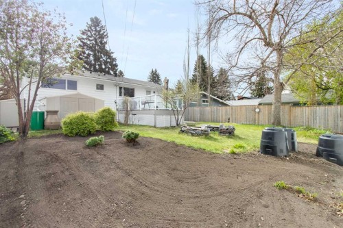 10811 Maplecrest Road Se, Calgary, AB - Outdoor