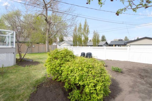 10811 Maplecrest Road Se, Calgary, AB - Outdoor