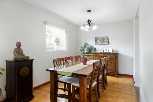 10811 Maplecrest Road Se, Calgary, AB - Indoor Photo Showing Dining Room