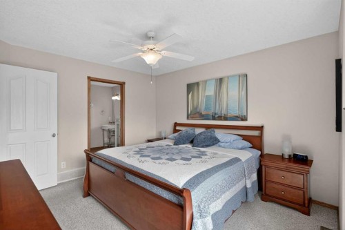 112 Prestwick Point Se, Calgary, AB - Indoor Photo Showing Bedroom