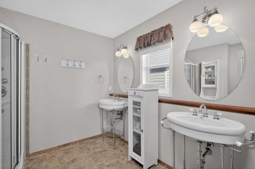 112 Prestwick Point Se, Calgary, AB - Indoor Photo Showing Bathroom