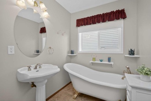 112 Prestwick Point Se, Calgary, AB - Indoor Photo Showing Bathroom
