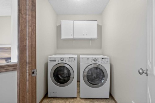 112 Prestwick Point Se, Calgary, AB - Indoor Photo Showing Laundry Room