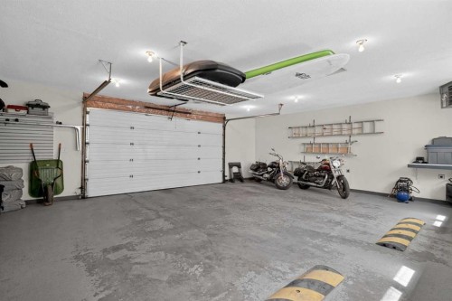 112 Prestwick Point Se, Calgary, AB - Indoor Photo Showing Garage
