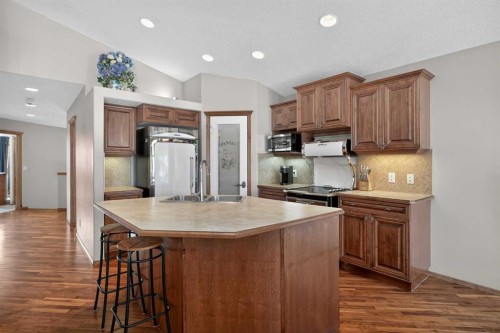 112 Prestwick Point Se, Calgary, AB - Indoor Photo Showing Kitchen