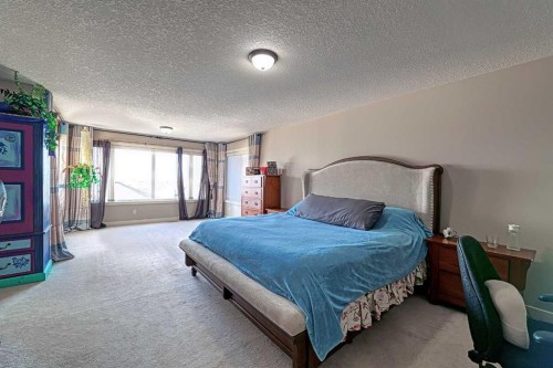 247 Pantego Way Nw, Calgary, AB - Indoor Photo Showing Bedroom
