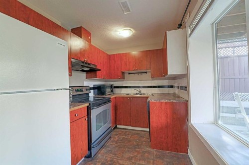 247 Pantego Way Nw, Calgary, AB - Indoor Photo Showing Kitchen With Double Sink