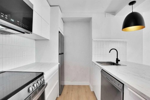 2205-221 6 Avenue Se, Calgary, AB - Indoor Photo Showing Kitchen