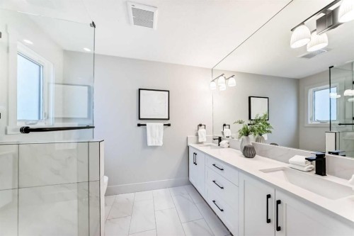 1115 Lake Wapta Road Se, Calgary, AB - Indoor Photo Showing Bathroom