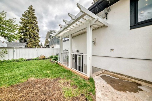 1115 Lake Wapta Road Se, Calgary, AB - Outdoor