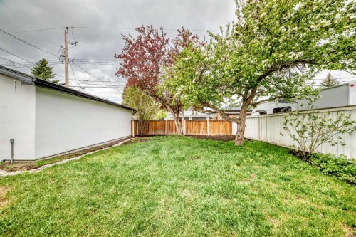 1115 Lake Wapta Road Se, Calgary, AB - Outdoor