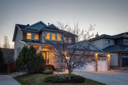 72 Elmont Court SW Calgary, AB T3H 5Z8