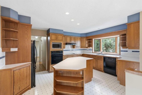 404 Canterbury Drive Sw, Calgary, AB - Indoor Photo Showing Kitchen With Double Sink