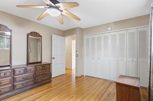 404 Canterbury Drive Sw, Calgary, AB - Indoor Photo Showing Other Room