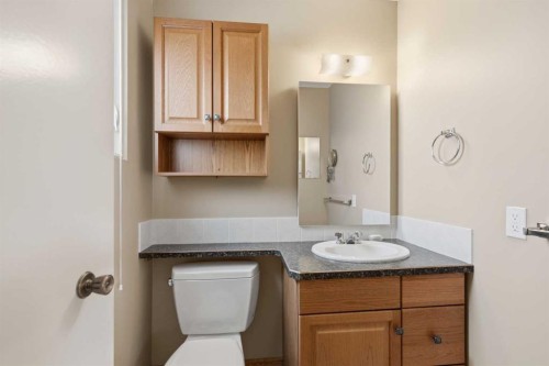 404 Canterbury Drive Sw, Calgary, AB - Indoor Photo Showing Bathroom