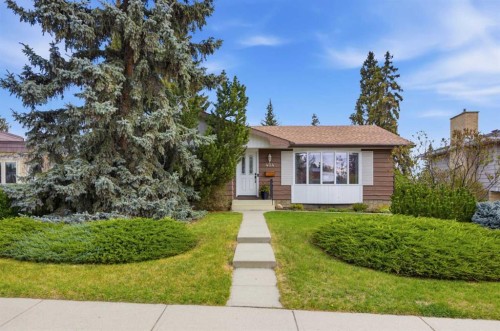 404 Canterbury Drive Sw, Calgary, AB - Outdoor