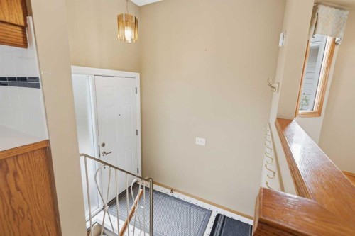 404 Canterbury Drive Sw, Calgary, AB - Indoor Photo Showing Other Room