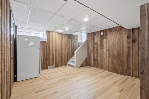 404 Canterbury Drive Sw, Calgary, AB - Indoor Photo Showing Other Room