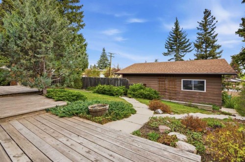 404 Canterbury Drive Sw, Calgary, AB - Outdoor