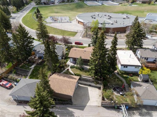 404 Canterbury Drive Sw, Calgary, AB - Outdoor With View