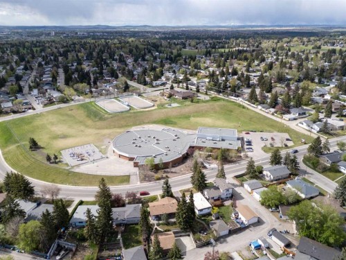 404 Canterbury Drive Sw, Calgary, AB - Outdoor With View
