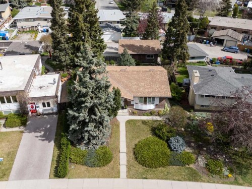 404 Canterbury Drive Sw, Calgary, AB - Outdoor