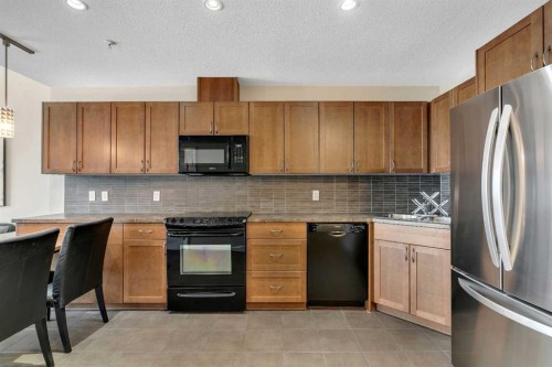 904-211 13 Avenue Se, Calgary, AB - Indoor Photo Showing Kitchen