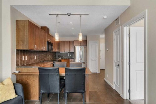 904-211 13 Avenue Se, Calgary, AB - Indoor Photo Showing Kitchen