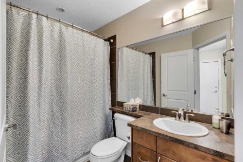 904-211 13 Avenue Se, Calgary, AB - Indoor Photo Showing Bathroom