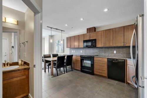 904-211 13 Avenue Se, Calgary, AB - Indoor Photo Showing Kitchen