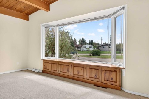 920 87 Avenue Sw, Calgary, AB - Indoor Photo Showing Other Room