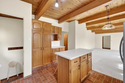 920 87 Avenue Sw, Calgary, AB - Indoor Photo Showing Other Room