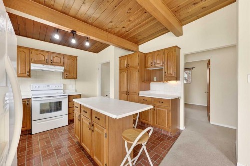 920 87 Avenue Sw, Calgary, AB - Indoor Photo Showing Kitchen