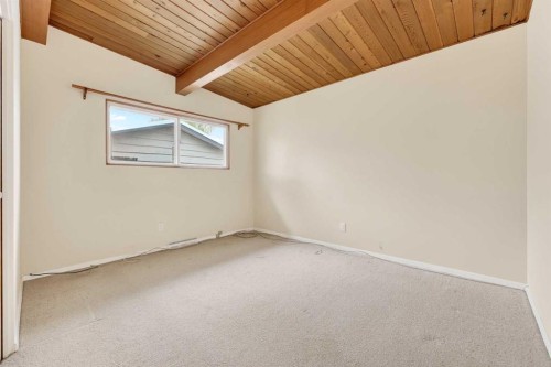 920 87 Avenue Sw, Calgary, AB - Indoor Photo Showing Other Room
