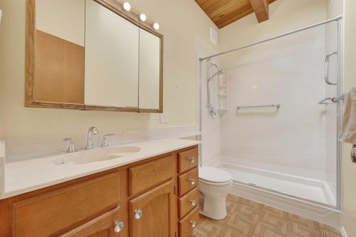920 87 Avenue Sw, Calgary, AB - Indoor Photo Showing Bathroom