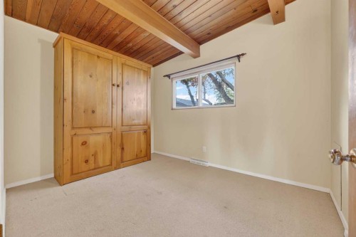 920 87 Avenue Sw, Calgary, AB - Indoor Photo Showing Other Room