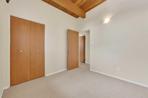 920 87 Avenue Sw, Calgary, AB - Indoor Photo Showing Other Room