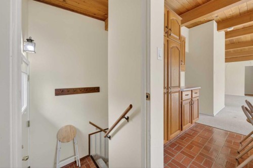 920 87 Avenue Sw, Calgary, AB - Indoor Photo Showing Other Room