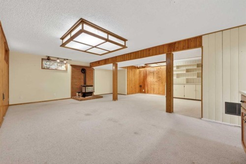 920 87 Avenue Sw, Calgary, AB - Indoor Photo Showing Other Room