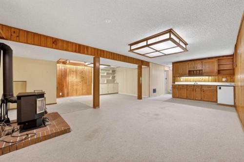 920 87 Avenue Sw, Calgary, AB - Indoor Photo Showing Other Room