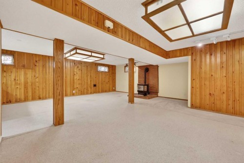 920 87 Avenue Sw, Calgary, AB - Indoor Photo Showing Other Room
