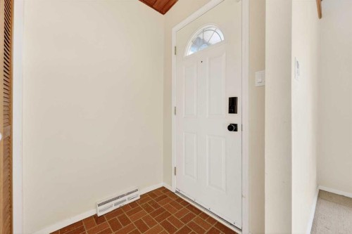 920 87 Avenue Sw, Calgary, AB - Indoor Photo Showing Other Room