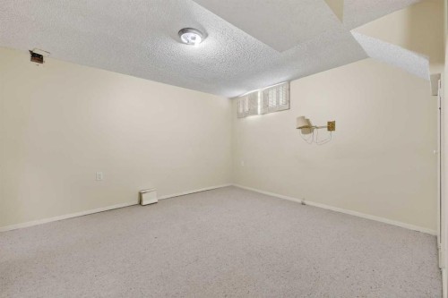920 87 Avenue Sw, Calgary, AB - Indoor Photo Showing Other Room