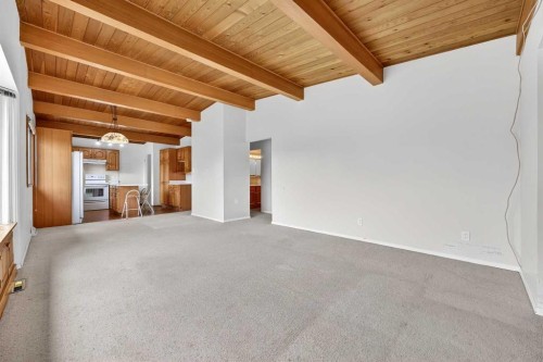 920 87 Avenue Sw, Calgary, AB - Indoor Photo Showing Other Room