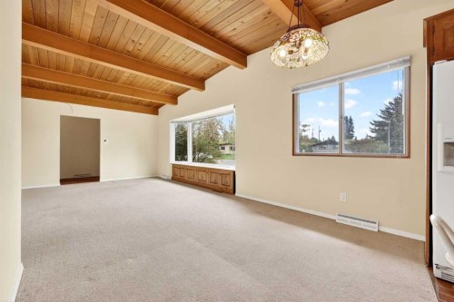 920 87 Avenue Sw, Calgary, AB - Indoor Photo Showing Other Room