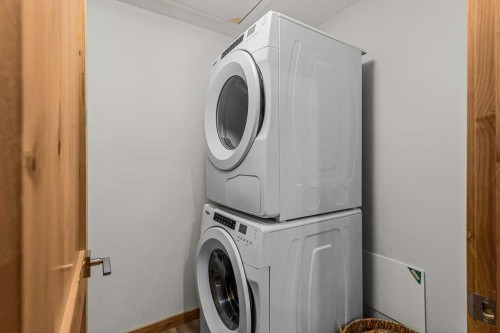 310B-1012 Spring Creek Drive West, Canmore, AB - Indoor Photo Showing Laundry Room