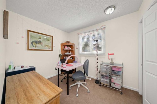 75 Bedford Drive Ne, Calgary, AB - Indoor Photo Showing Office