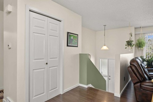 75 Bedford Drive Ne, Calgary, AB - Indoor Photo Showing Other Room
