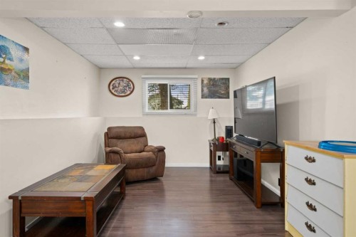 75 Bedford Drive Ne, Calgary, AB - Indoor Photo Showing Other Room